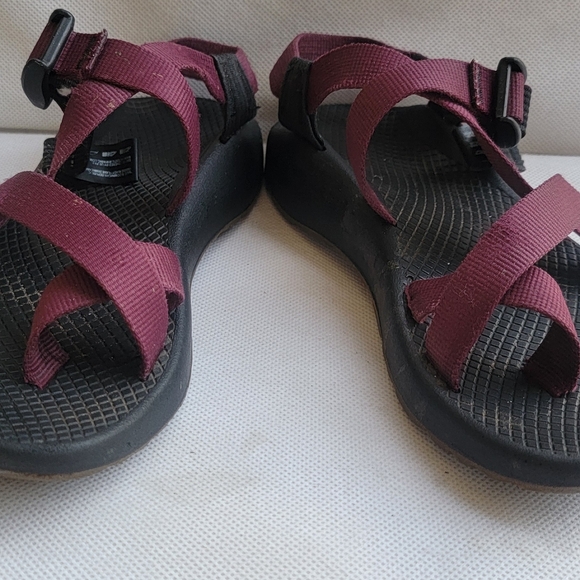 CHACO BURGANDY SANDALS (sz 7) - Picture 3 of 7